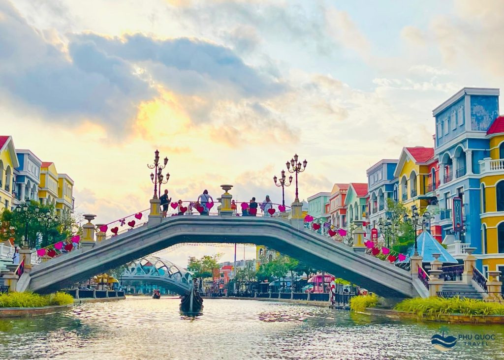 venice watertaxi grand world phu quoc 05