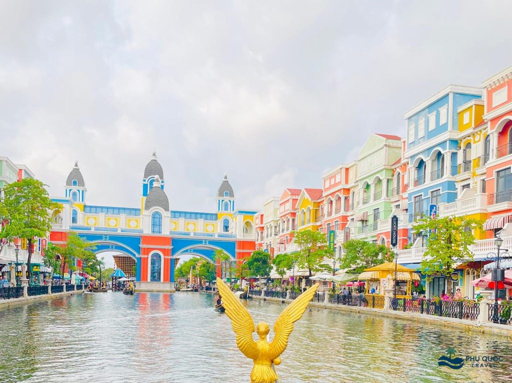 venice watertaxi grand world phu quoc 06