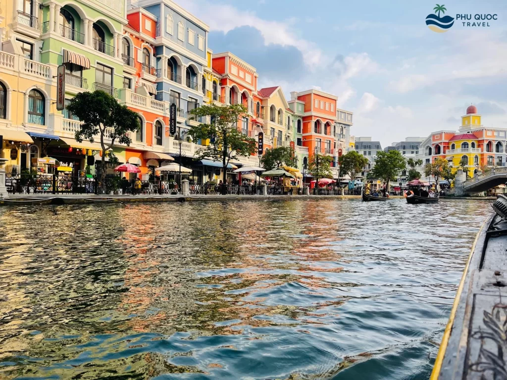 venice watertaxi grand world phu quoc 08