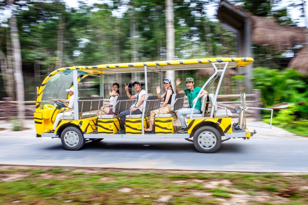vinpearl safari phu quoc zoo tram