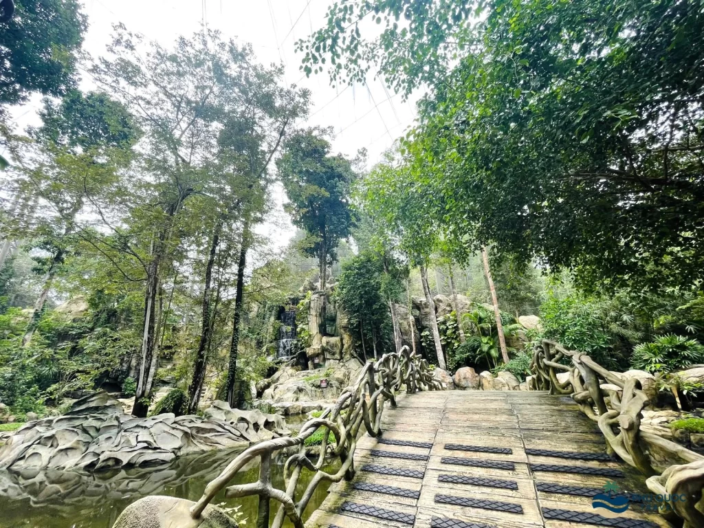 vinpearl safari phu quoc bird area