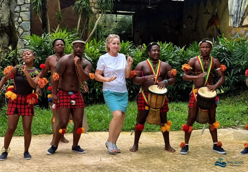 zulu dance vinpearl safari phu quoc